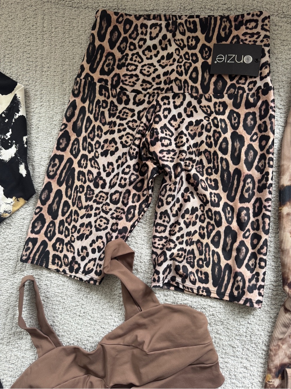 Luxe grab bag!Women’s workout leggings/sports bras; Beach Riot,DYI, Year of Ours - Picture 6 of 8